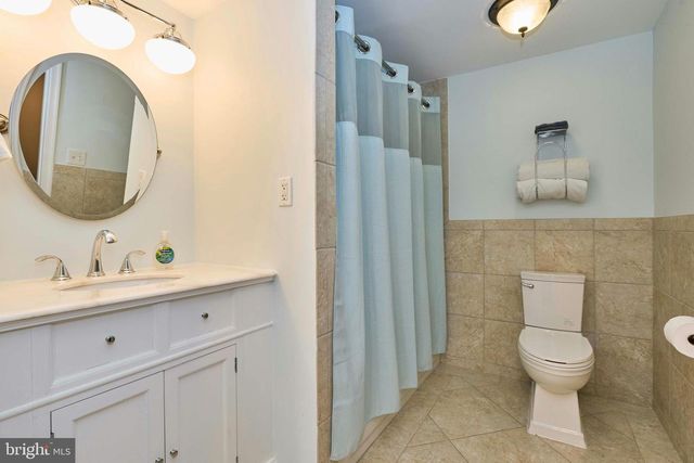 255 N BRYAN ST, Arlington, VA 22201
