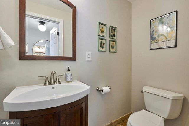 255 N BRYAN ST, Arlington, VA 22201