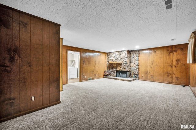 6604 PARKWOOD Drive, Peoria, IL 61614
