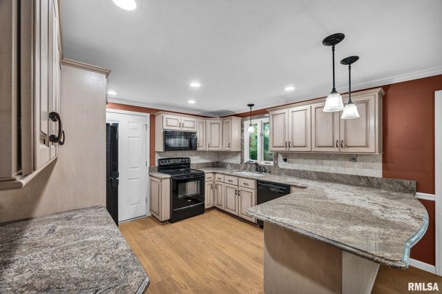 6604 PARKWOOD Drive, Peoria, IL 61614