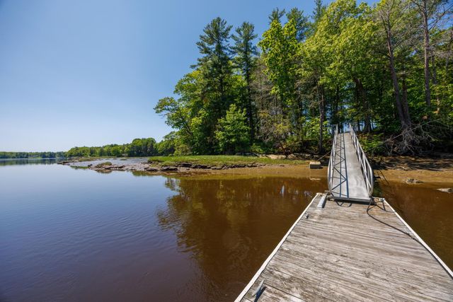 25 Schooner Drive, Dover, NH 03820