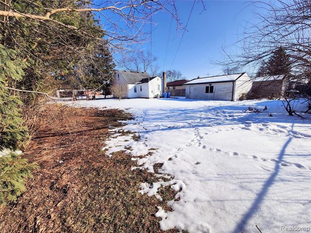 6147 Whitefield Street, Dearborn Heights, MI 48127