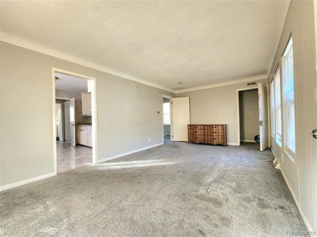 6147 Whitefield Street, Dearborn Heights, MI 48127