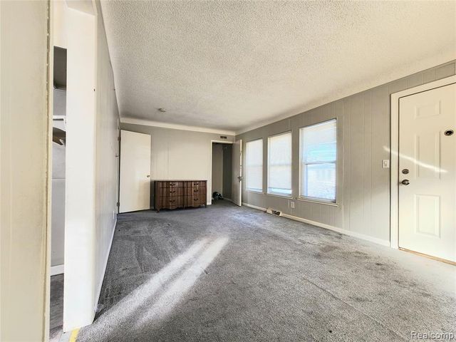 6147 Whitefield Street, Dearborn Heights, MI 48127