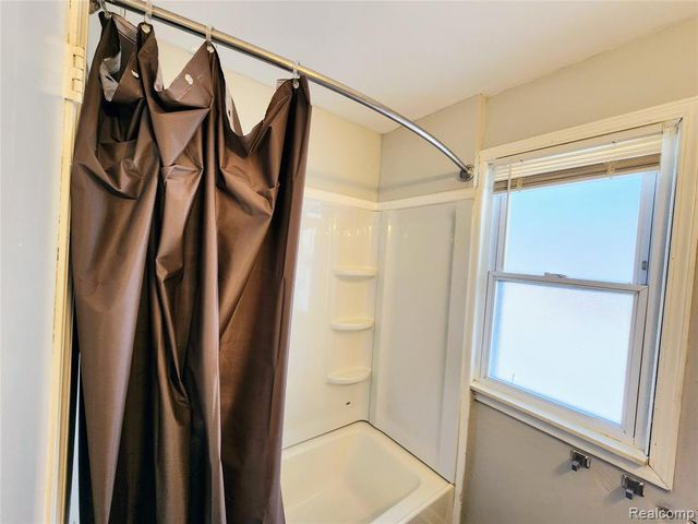 6147 Whitefield Street, Dearborn Heights, MI 48127