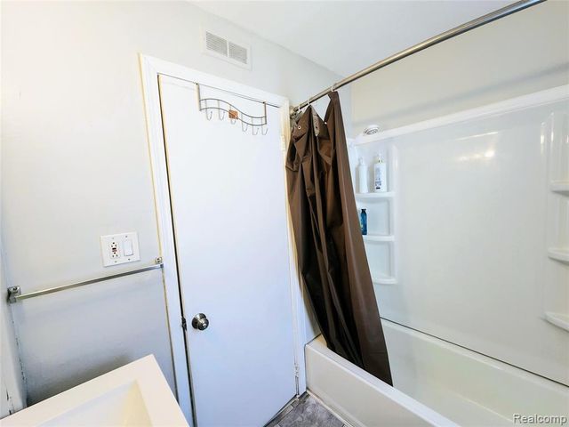 6147 Whitefield Street, Dearborn Heights, MI 48127