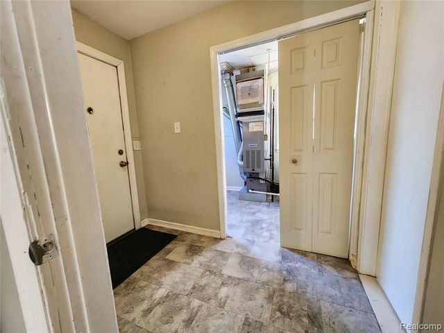 6147 Whitefield Street, Dearborn Heights, MI 48127