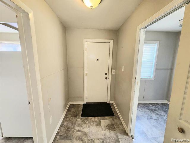 6147 Whitefield Street, Dearborn Heights, MI 48127