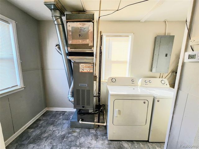 6147 Whitefield Street, Dearborn Heights, MI 48127