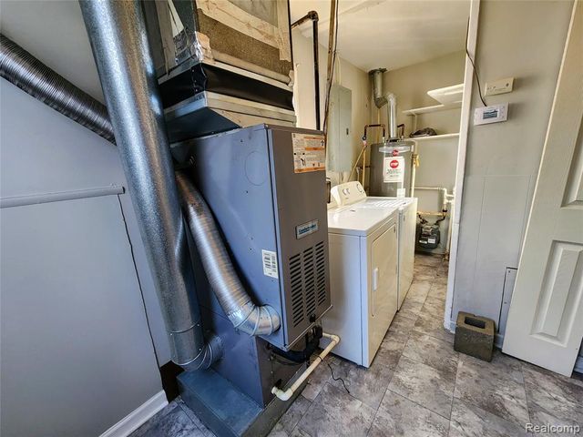 6147 Whitefield Street, Dearborn Heights, MI 48127