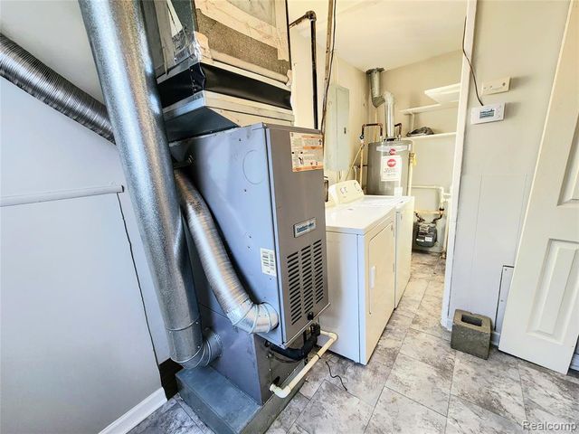 6147 Whitefield Street, Dearborn Heights, MI 48127