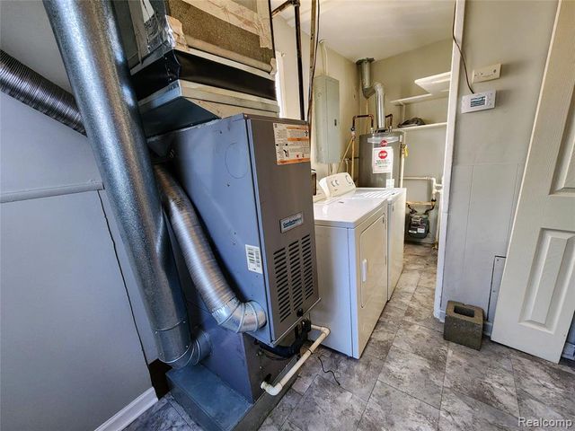 6147 Whitefield Street, Dearborn Heights, MI 48127