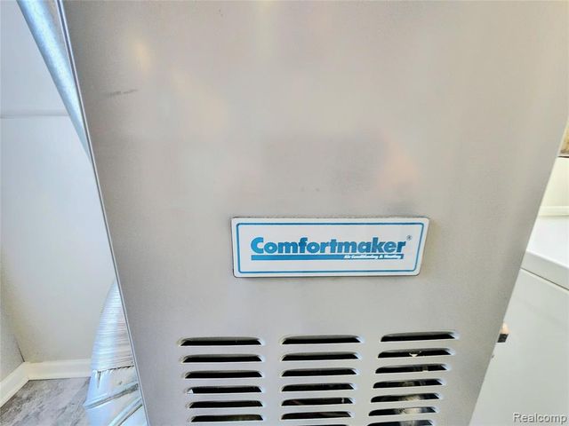 6147 Whitefield Street, Dearborn Heights, MI 48127