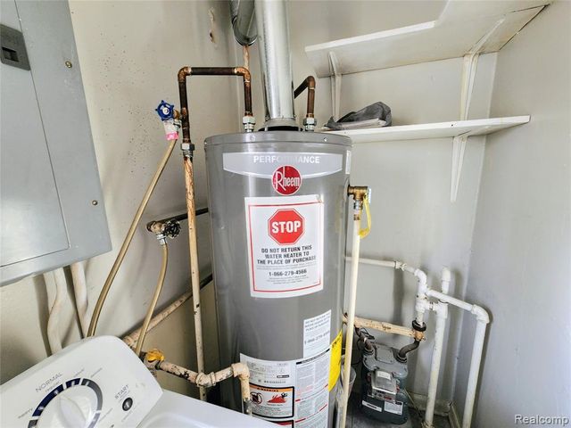 6147 Whitefield Street, Dearborn Heights, MI 48127