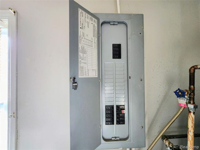 6147 Whitefield Street, Dearborn Heights, MI 48127