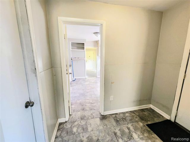 6147 Whitefield Street, Dearborn Heights, MI 48127