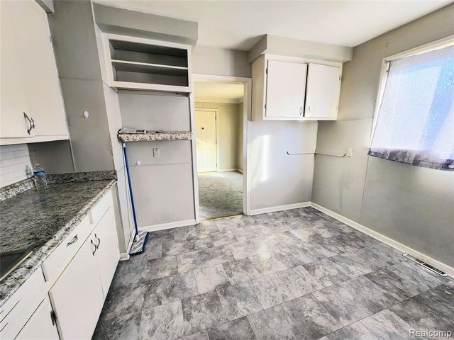 6147 Whitefield Street, Dearborn Heights, MI 48127