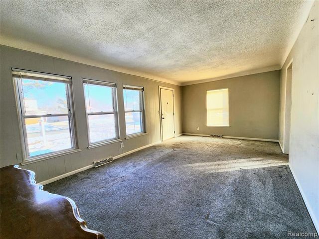 6147 Whitefield Street, Dearborn Heights, MI 48127