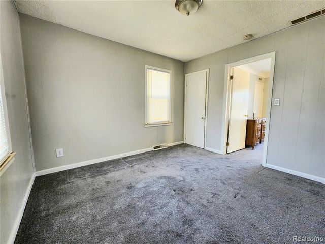 6147 Whitefield Street, Dearborn Heights, MI 48127