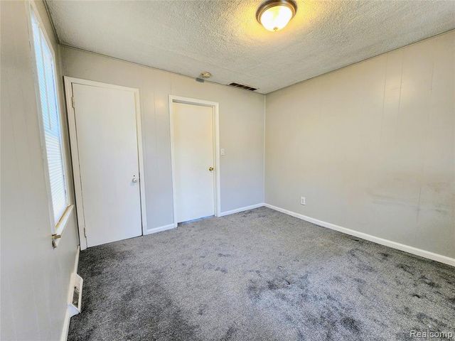 6147 Whitefield Street, Dearborn Heights, MI 48127