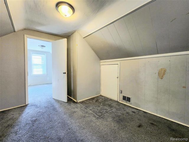 6147 Whitefield Street, Dearborn Heights, MI 48127