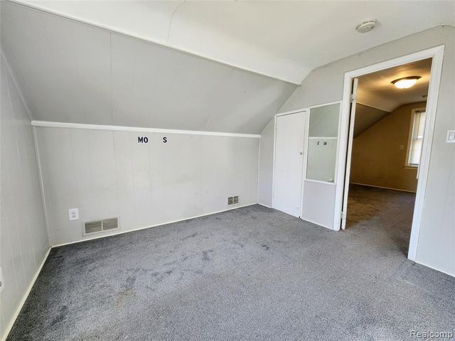 6147 Whitefield Street, Dearborn Heights, MI 48127