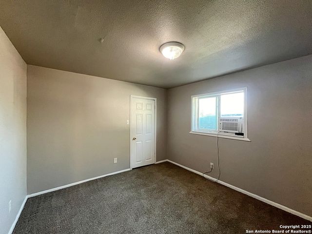 378 E Petaluma Blvd, San Antonio, TX 78221