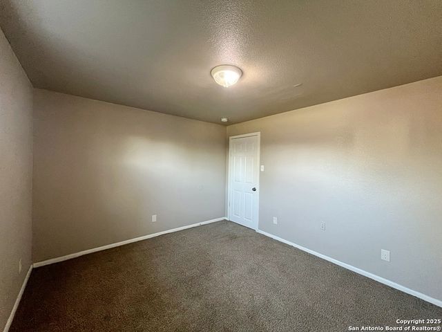 378 E Petaluma Blvd, San Antonio, TX 78221