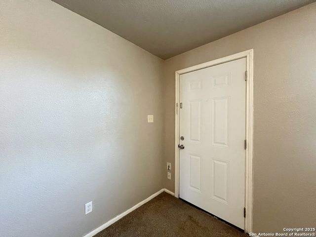 378 E Petaluma Blvd, San Antonio, TX 78221