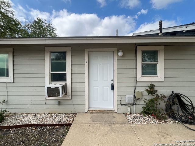 378 E Petaluma Blvd, San Antonio, TX 78221