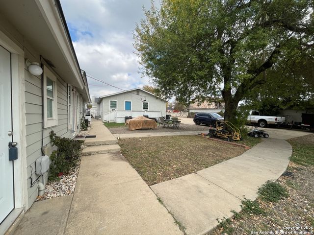 378 E Petaluma Blvd, San Antonio, TX 78221