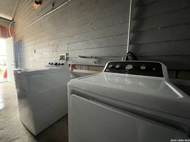 378 E Petaluma Blvd, San Antonio, TX 78221