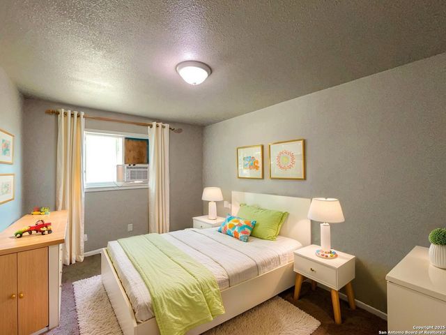 378 E Petaluma Blvd, San Antonio, TX 78221