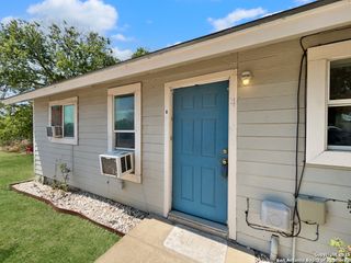 378 E Petaluma Blvd, San Antonio, TX 78221