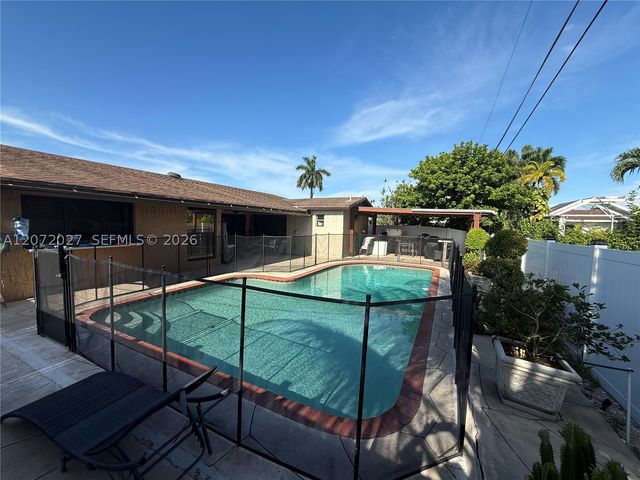 11450 NW 30th Pl, Sunrise, FL 33323