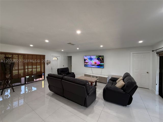11450 NW 30th Pl, Sunrise, FL 33323