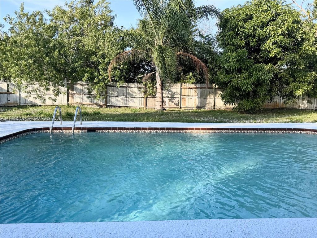 121 NE Prima Vista Blvd House, Port St. Lucie, FL 34983