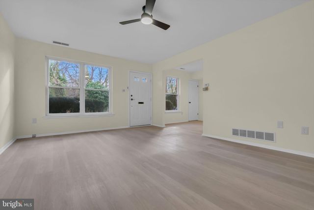 1084 HARBOUR DR, Palmyra, NJ 08065