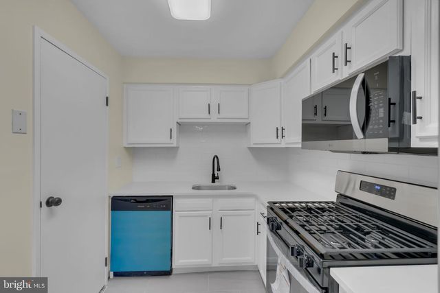 1084 HARBOUR DR, Palmyra, NJ 08065