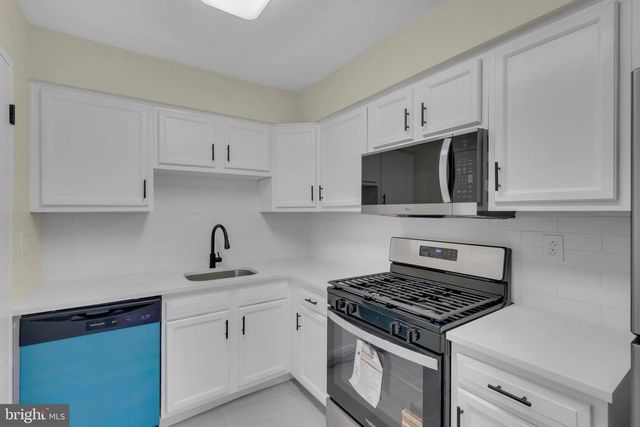 1084 HARBOUR DR, Palmyra, NJ 08065