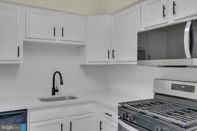 1084 HARBOUR DR, Palmyra, NJ 08065