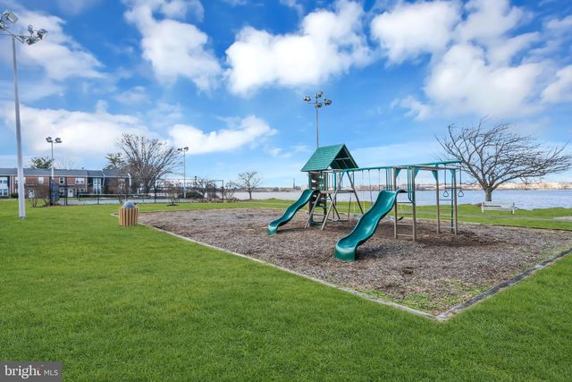 1084 HARBOUR DR, Palmyra, NJ 08065