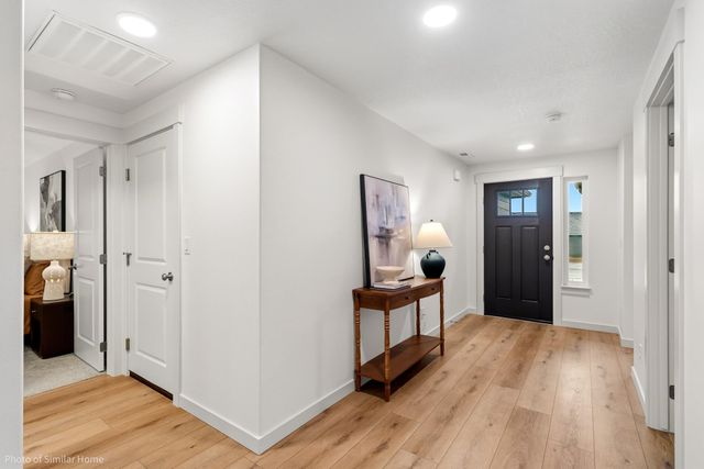 518 N Viewmont Ct, Greenacres, WA 99016
