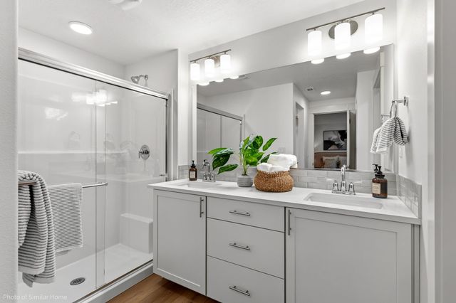 518 N Viewmont Ct, Greenacres, WA 99016