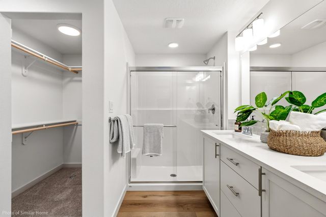 518 N Viewmont Ct, Greenacres, WA 99016