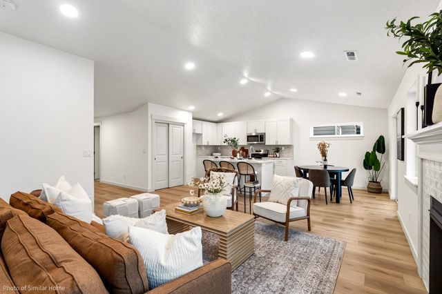 518 N Viewmont Ct, Greenacres, WA 99016