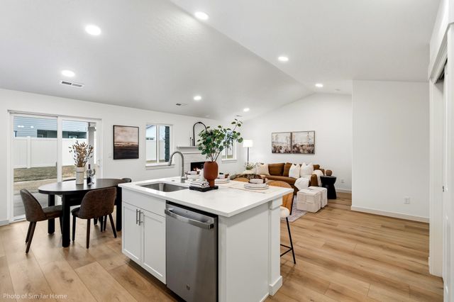 518 N Viewmont Ct, Greenacres, WA 99016