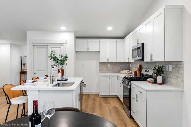 518 N Viewmont Ct, Greenacres, WA 99016