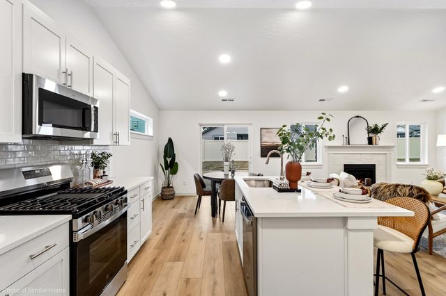 518 N Viewmont Ct, Greenacres, WA 99016