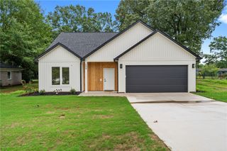 209 Bedford Forest Avenue, Anderson, SC 29625